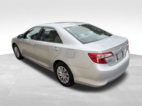 Used 2012 Toyota Camry LE FWD image 28