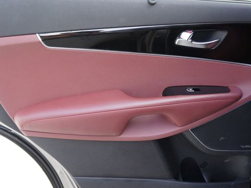 Used 2017 Kia Sorento SX image 31