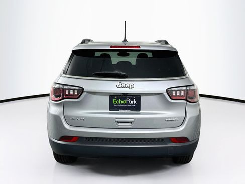 Used 2023 Jeep Compass Latitude w/ Sun and Sound Group AWD/4WD image 7