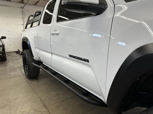 Used 2016 Toyota Tacoma TRD Off-Road w/ Towing Package image 34