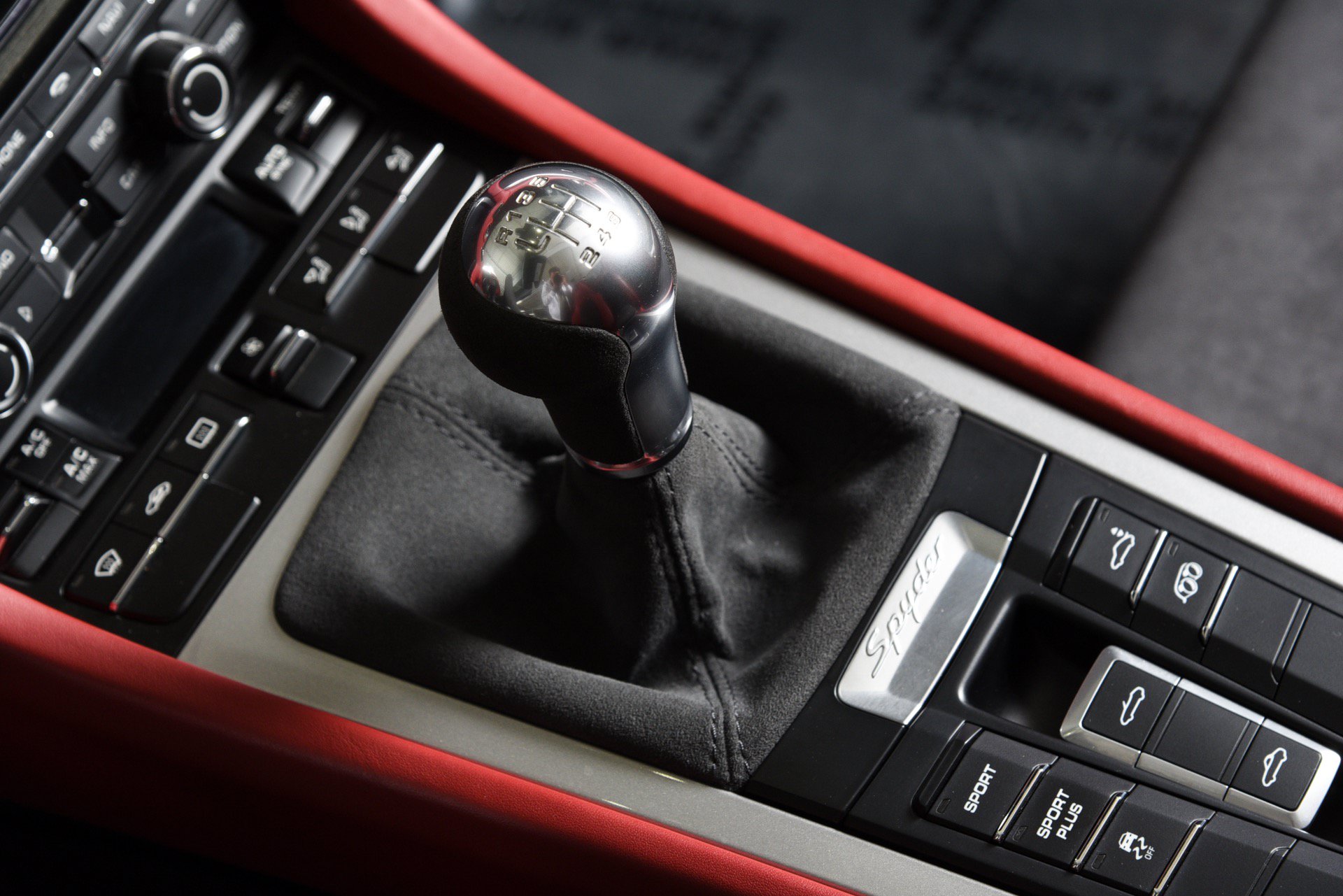 Used 2016 Porsche Boxster Spyder RWD image 5
