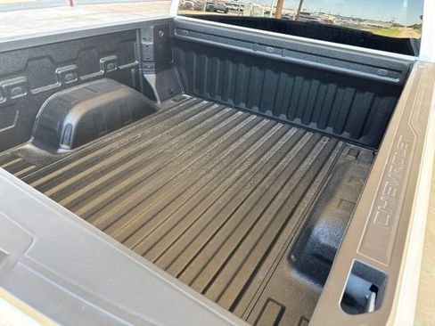 Used 2024 Chevrolet Silverado 1500 LT RWD image 10