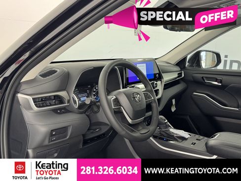 New 2026 Toyota Highlander XLE AWD/4WD image 2