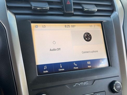 Used 2020 Ford Fusion SE FWD image 23
