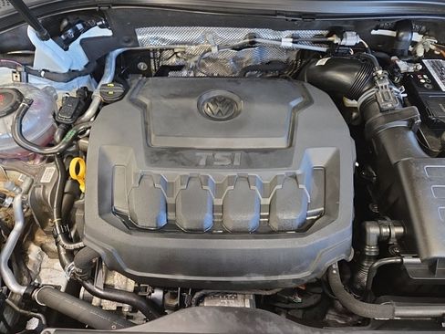 Used 2022 Volkswagen Tiguan SE R-Line image 21