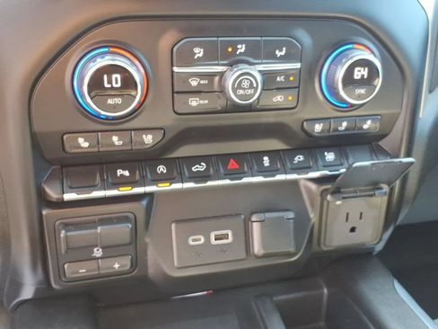 Used 2020 Chevrolet Silverado 1500 LTZ w/ LTZ Convenience Package AWD/4WD image 18