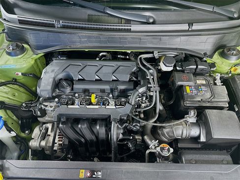 Used 2024 Hyundai Venue SEL image 30