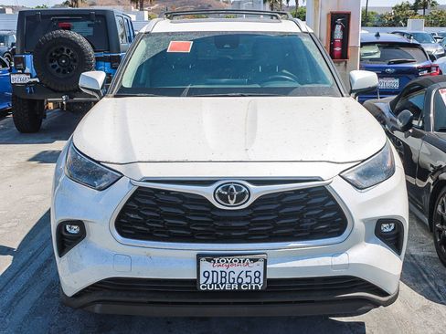 Used 2022 Toyota Highlander XLE FWD image 3