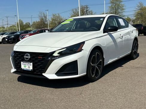 Certified 2023 Nissan Altima 2.5 SR w/ SR Premium Package AWD/4WD image 5