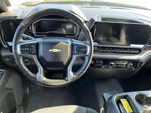Used 2022 Chevrolet Silverado 1500 LT AWD/4WD image 12