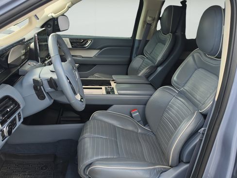 Used 2020 Lincoln Navigator Black Label w/ Cargo Convenience Package AWD/4WD image 9