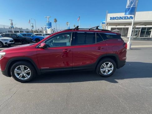 Used 2020 GMC Terrain SLE w/ Driver Convenience Package image 5