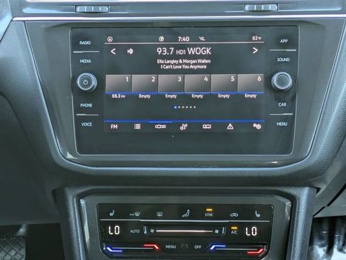 Used 2023 Volkswagen Tiguan SE FWD image 17
