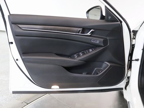 Used 2018 Honda Accord EX-L image 11