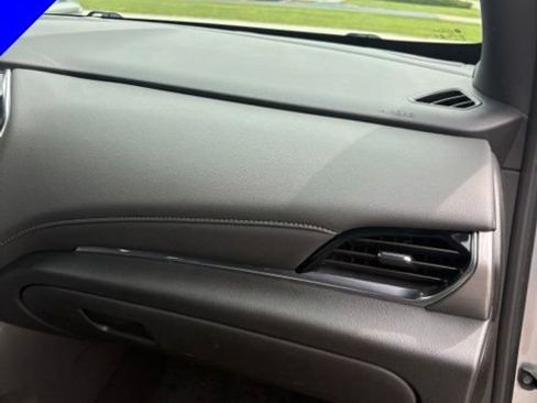 Used 2023 Chevrolet Traverse LT FWD image 31