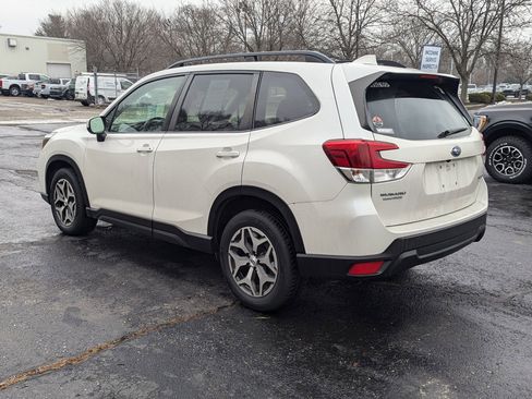 Used 2019 Subaru Forester Premium image 3