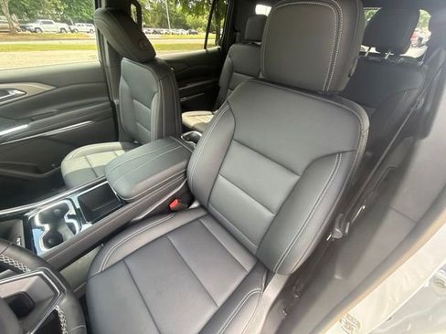 Used 2026 Chevrolet Traverse LT w/ Sun and Wheel Package FWD image 26