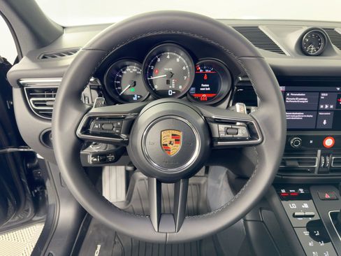 Certified 2026 Porsche Macan image 18