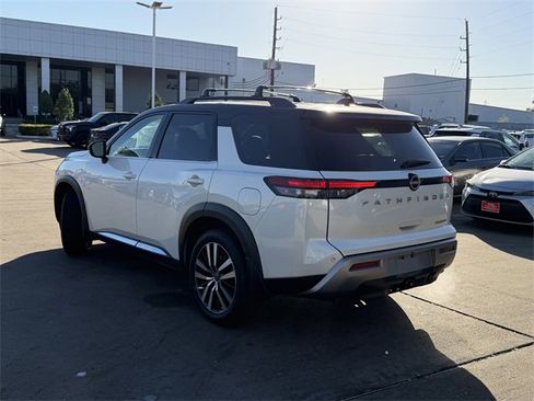 Used 2024 Nissan Pathfinder Platinum image 7