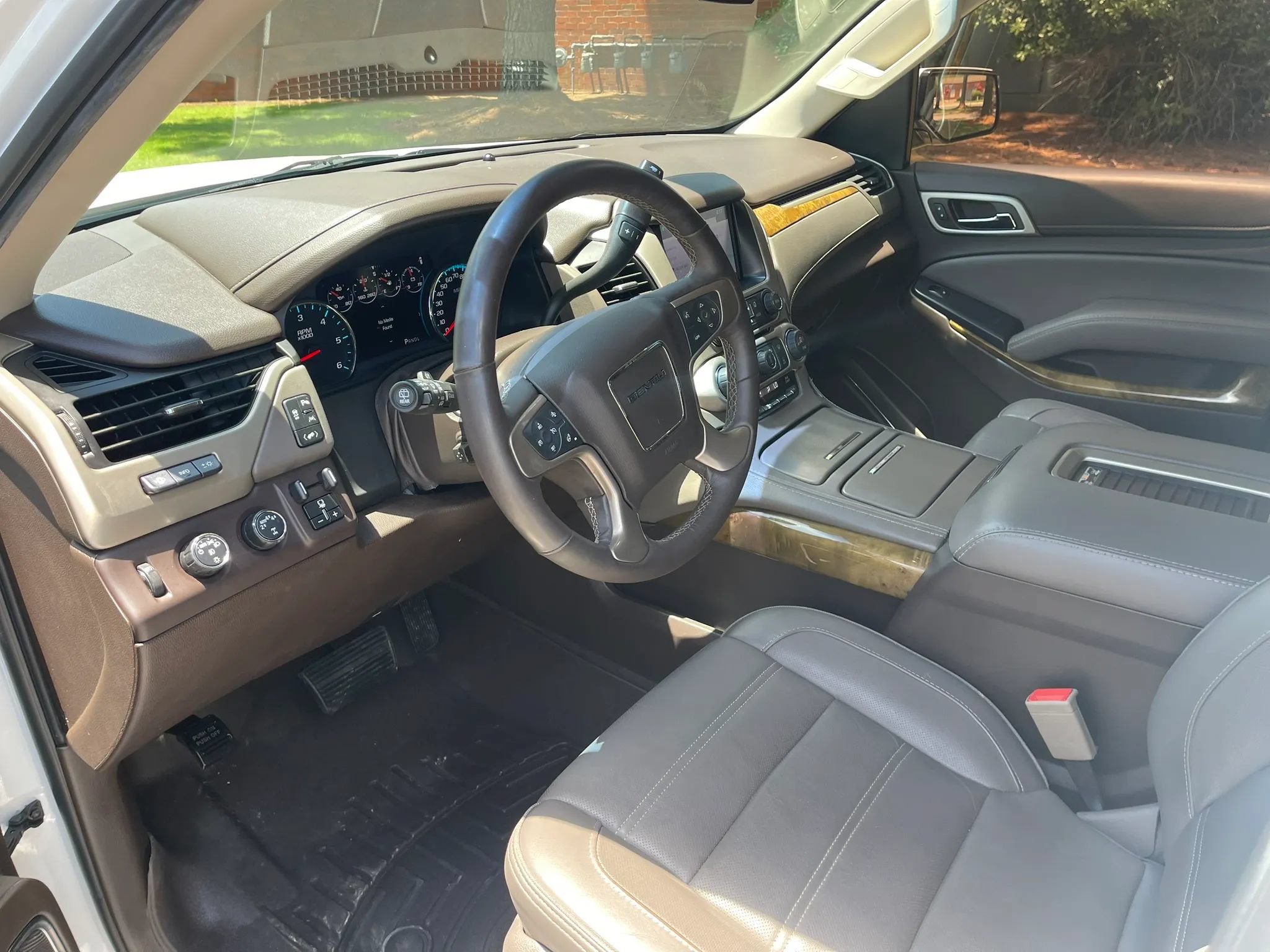 Used 2017 GMC Yukon Denali w/ Open Road Package AWD/4WD image 11