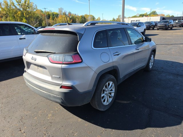 Used 2019 Jeep Cherokee Latitude w/ Cold Weather Group FWD image 3
