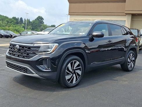 Used 2024 Volkswagen Atlas Cross Sport SE w/ Panoramic Sunroof Package FWD image 3