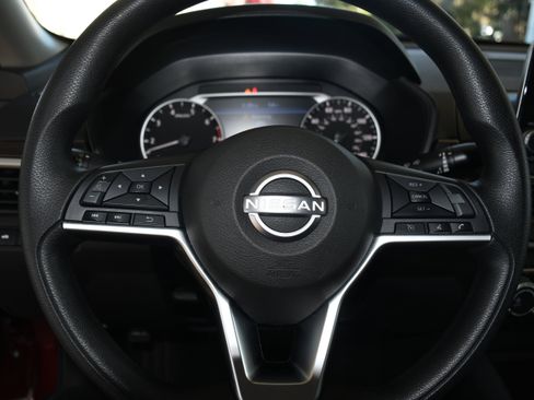 Used 2024 Nissan Altima 2.5 SV image 12