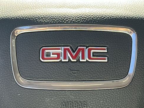 Certified 2023 GMC Acadia SLT image 17