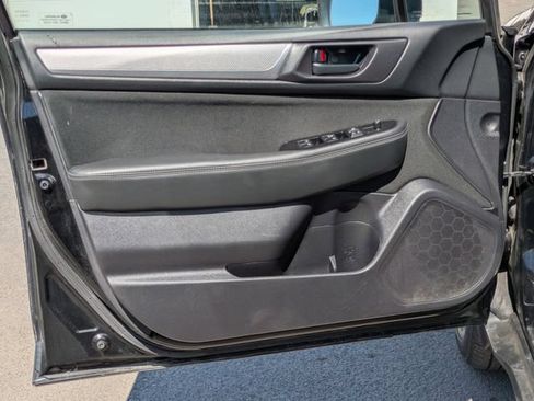 Used 2019 Subaru Outback 2.5i AWD/4WD image 6