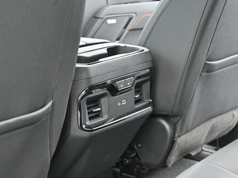 Used 2024 GMC Sierra 2500 AT4 w/ Technology Package AWD/4WD image 30