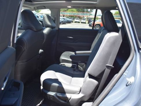 Used 2024 Toyota Grand Highlander AWD image 33