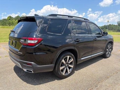 Used 2024 Honda Pilot Touring image 4