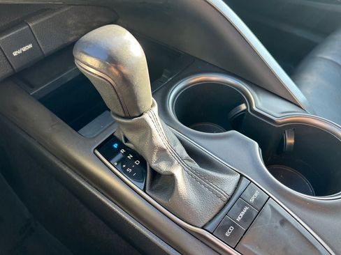 Used 2022 Toyota Camry SE image 17