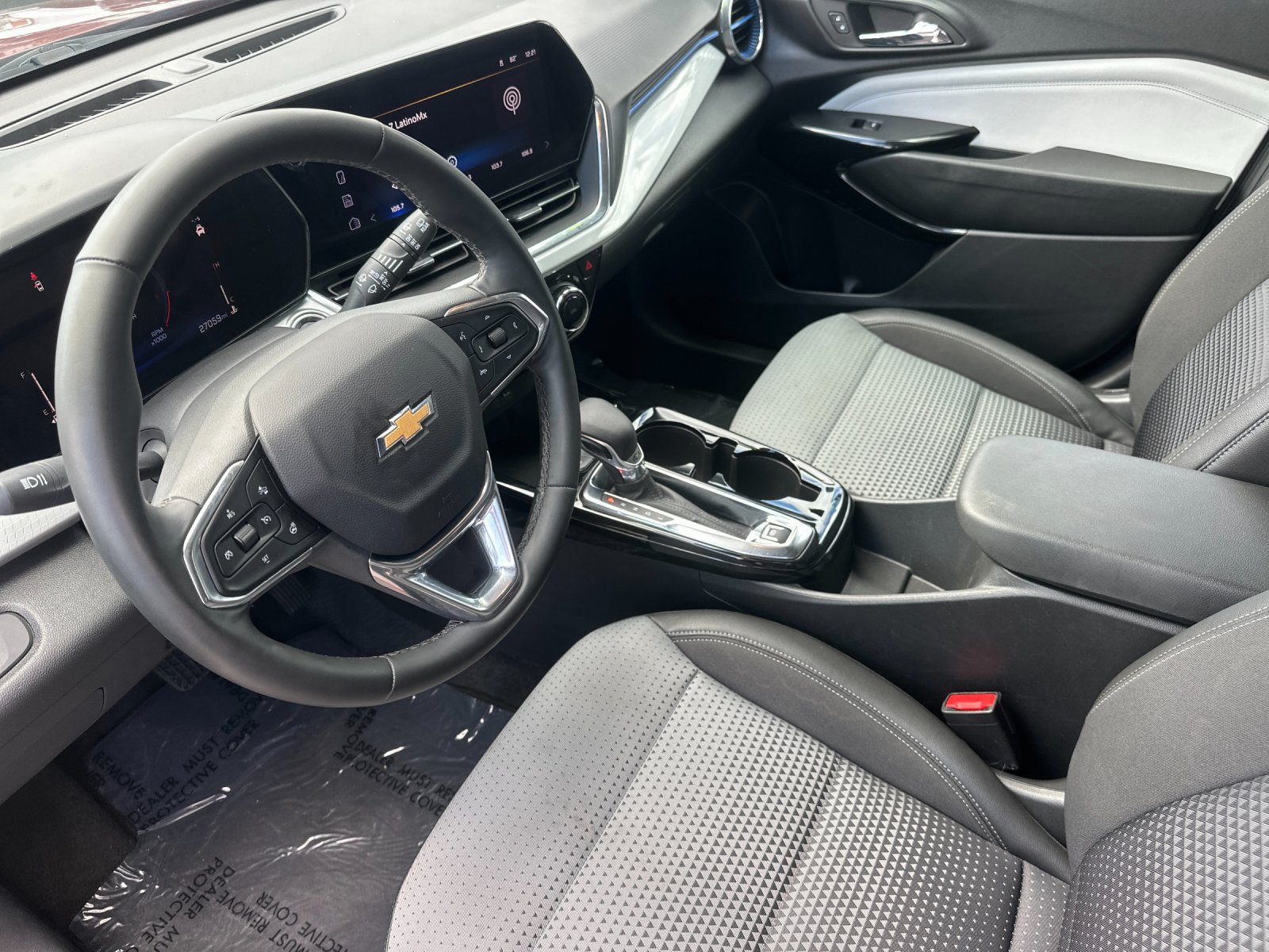 Used 2025 Chevrolet Trax LT w/ LT Convenience Package FWD image 10