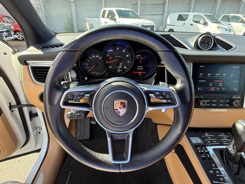 Used 2017 Porsche Macan w/ Premium Package AWD/4WD image 25