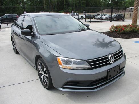 Used 2016 Volkswagen Jetta SE FWD image 4
