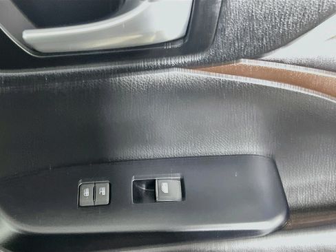 Used 2017 Toyota Highlander Limited FWD image 32