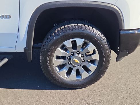 Used 2025 Chevrolet Silverado 2500 Custom w/ Custom Value Package AWD/4WD image 12