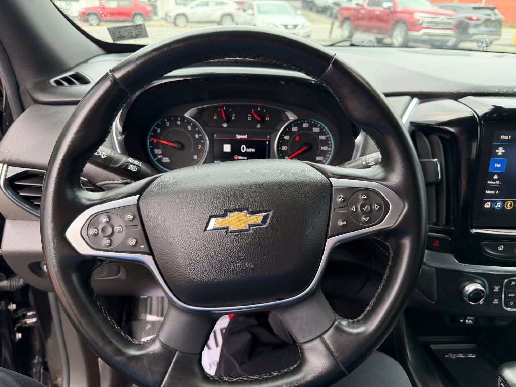 Used 2023 Chevrolet Traverse LT w/ LT Premium Package AWD/4WD image 16