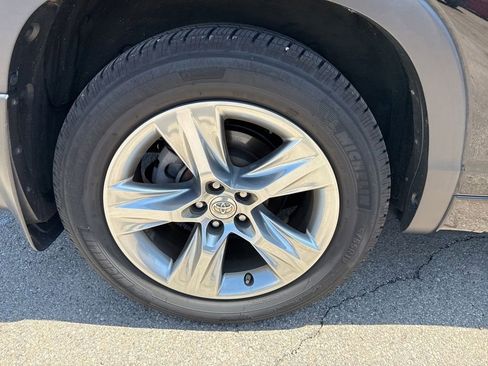 Used 2015 Toyota Highlander Limited AWD/4WD image 35