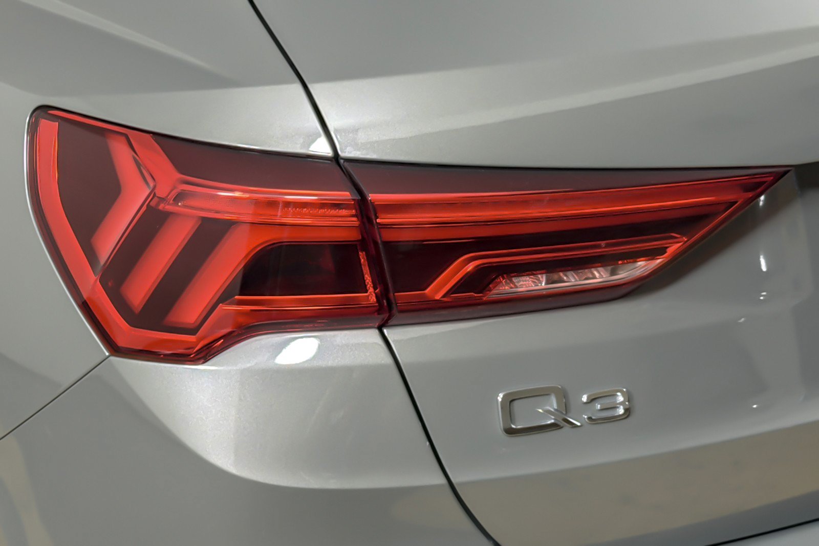 Used 2023 Audi Q3 2.0T Premium w/ Convenience Package AWD/4WD image 25