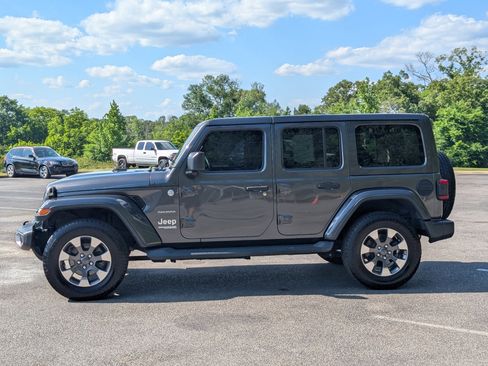 Used 2018 Jeep Wrangler Unlimited Sahara AWD/4WD image 6