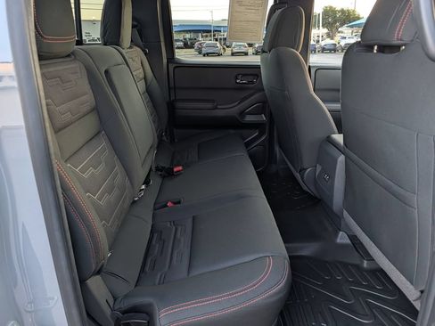 Used 2025 Nissan Frontier PRO-4X AWD/4WD image 32