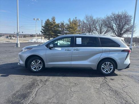 Certified 2023 Toyota Sienna Limited image 5