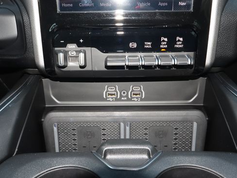 Used 2025 RAM 2500 Laramie AWD/4WD image 18