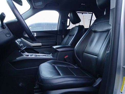 Used 2022 Ford Explorer Limited w/ Equipment Group 301A image 9