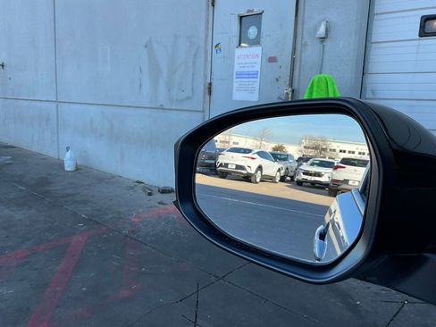 Used 2025 Toyota Prius LE image 17