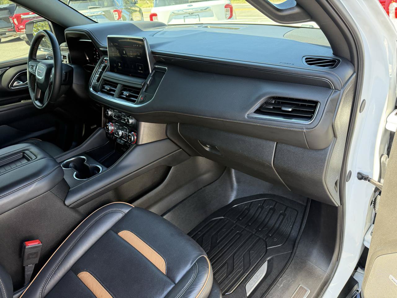 Used 2024 GMC Yukon AT4 w/ Technology Package AWD/4WD image 25