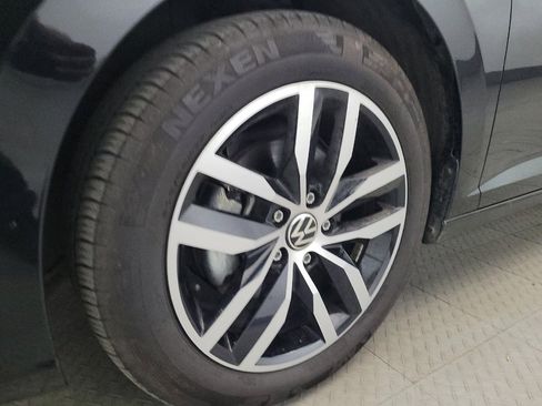 Used 2025 Volkswagen Jetta SE image 31