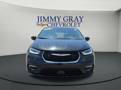 Used 2023 Chrysler Pacifica Touring-L FWD image 8